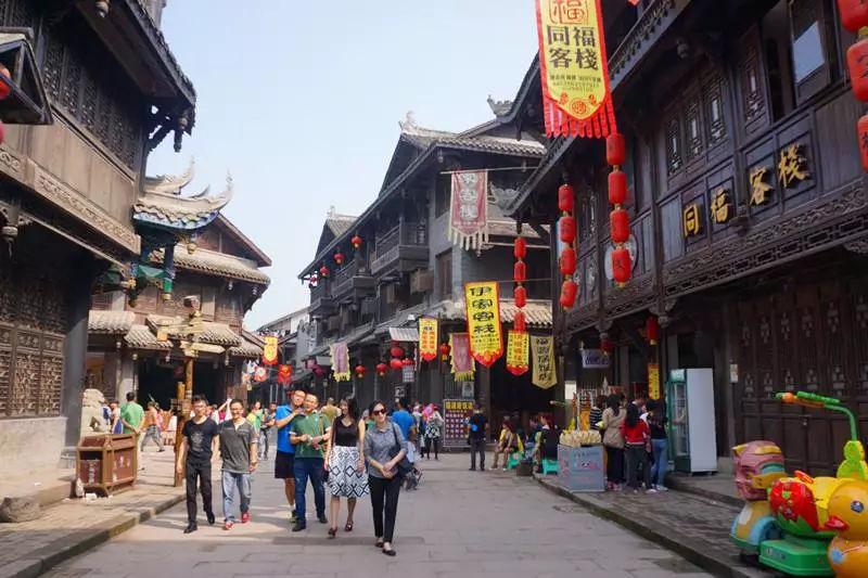 小米成为中国第一手机品牌，其背后的原因是什么